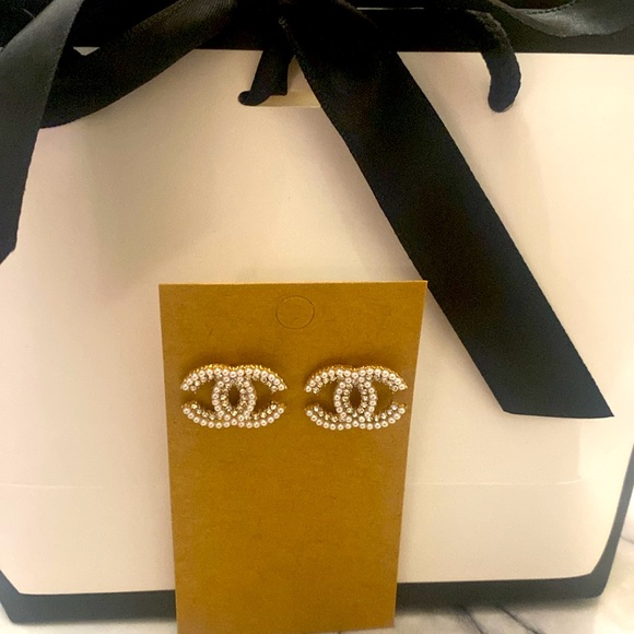 Nwt Beautiful fashion earrings - Picture 3 of 5